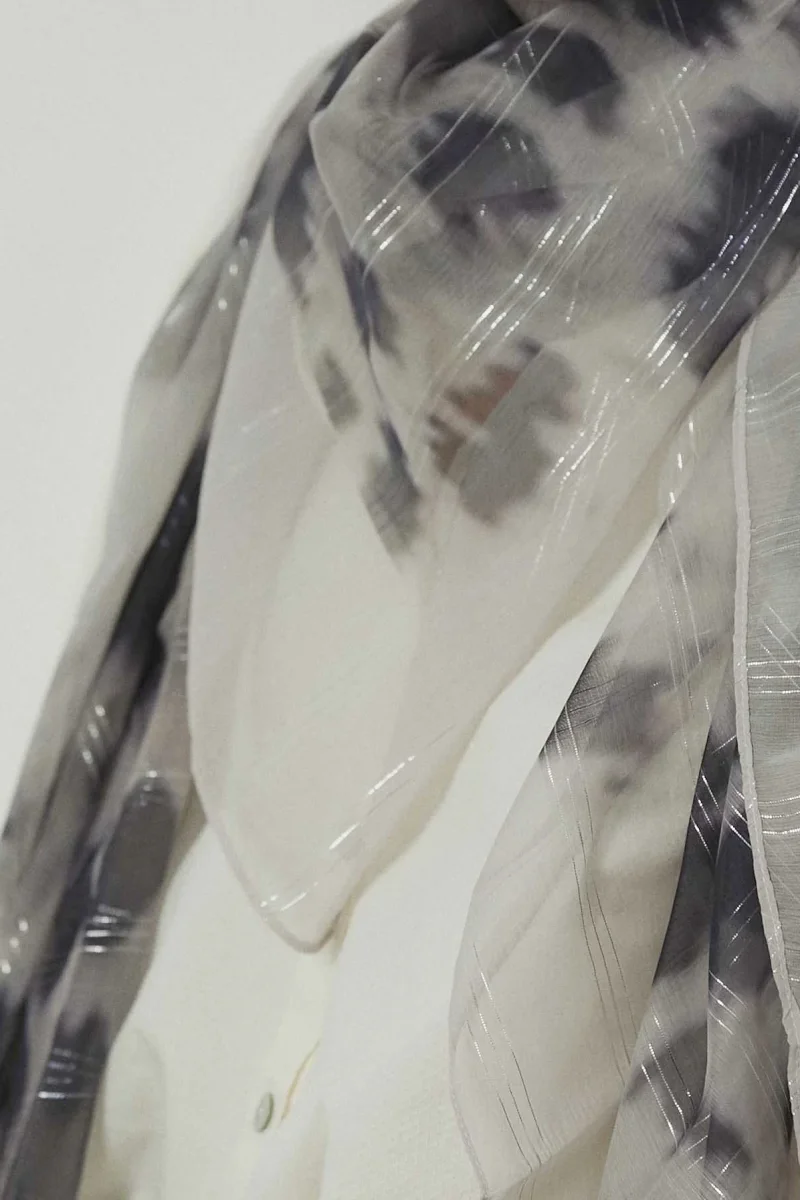 Pañuelo grande gris hilo metalizado - Imagen 5